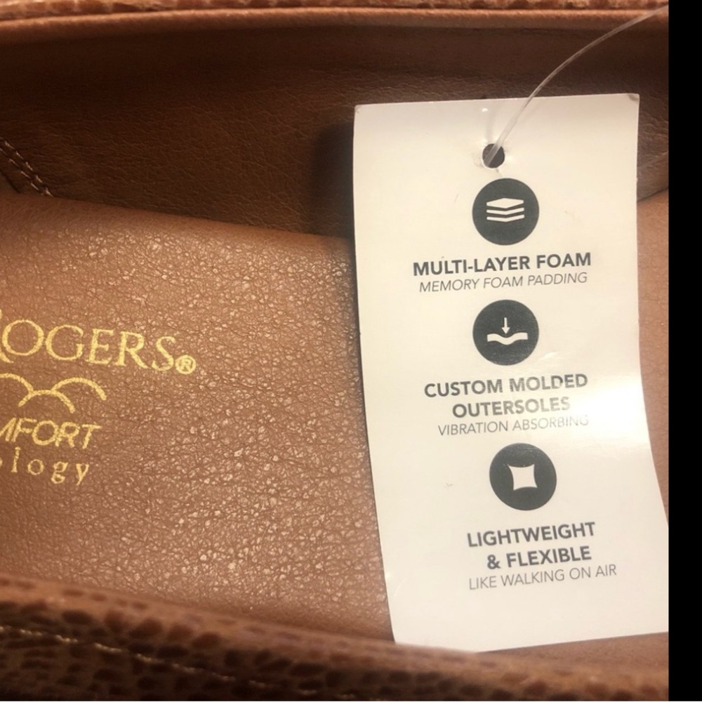 NWT  Kim Rogers Women's Tan Flats  
Size 10W - Picture 3 of 8